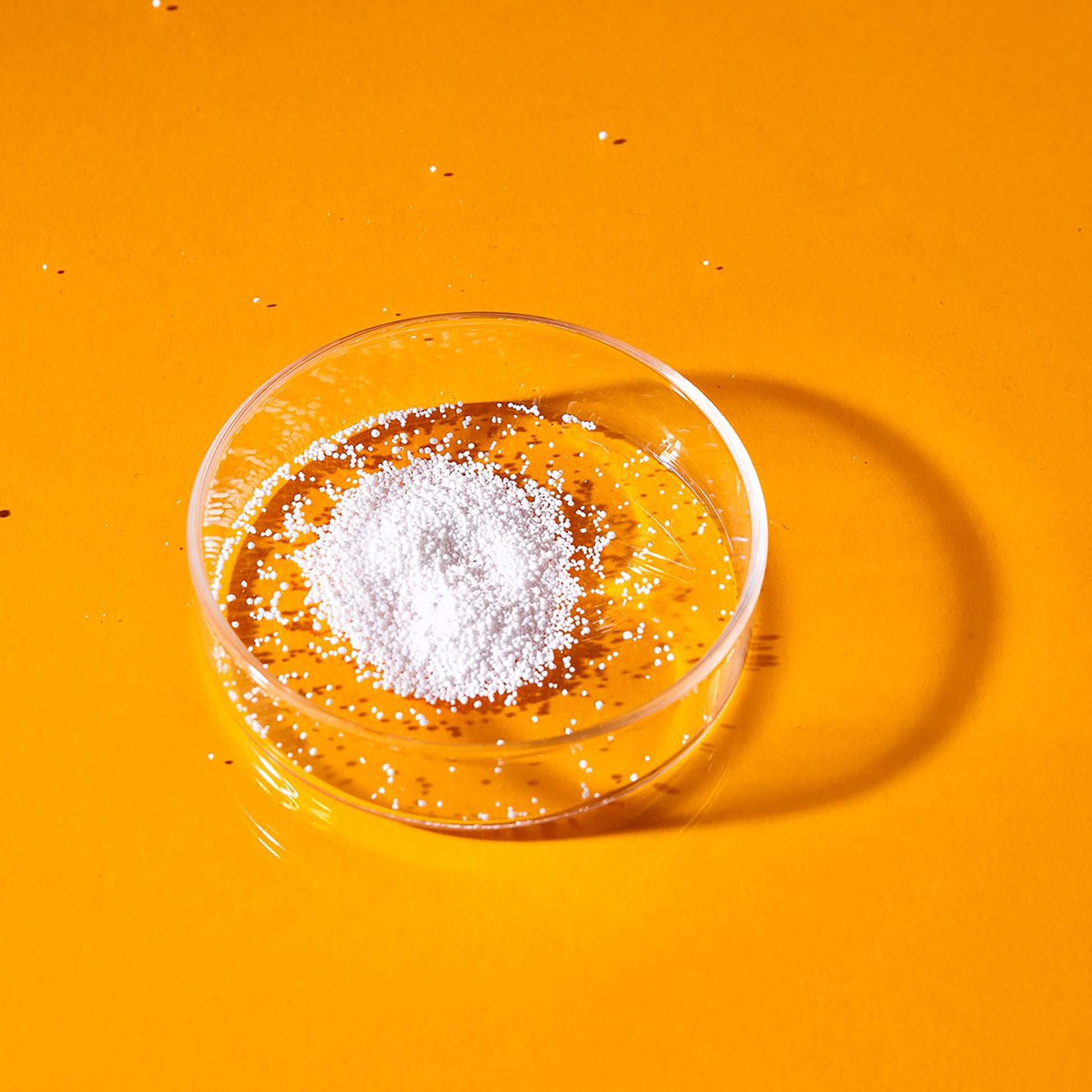 A dose of Supersalt laundry brightening powder in a clear dish