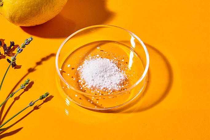 A dose of Corewash laundry powder by Celsious displayed in a glass dish